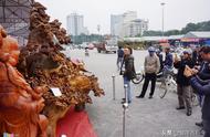 越南农民集市上的珍稀百年沉香木木雕，出价惊人，高达12亿元